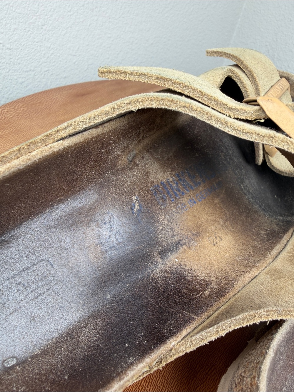 Birkenstock Arizona Sandals USED BEAT UP Size 39/8 Narrow Tan Suede Leather - Picture 7 of 13